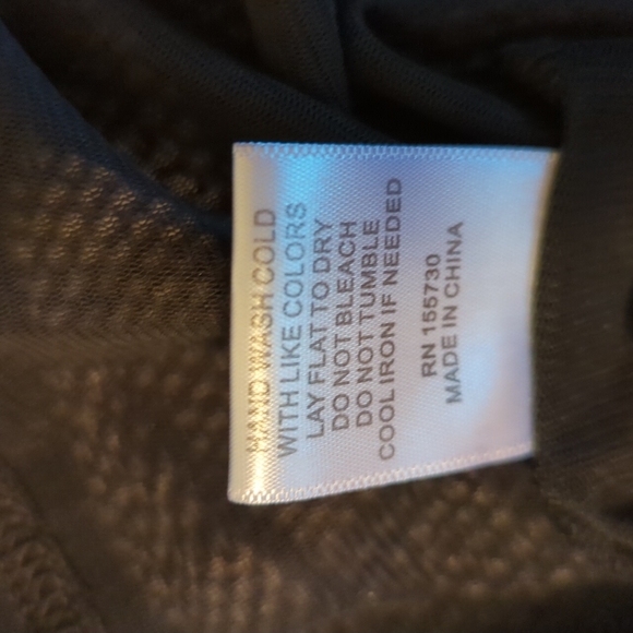 2/$10 Rose + Olive dolman sleeve top - Picture 5 of 5